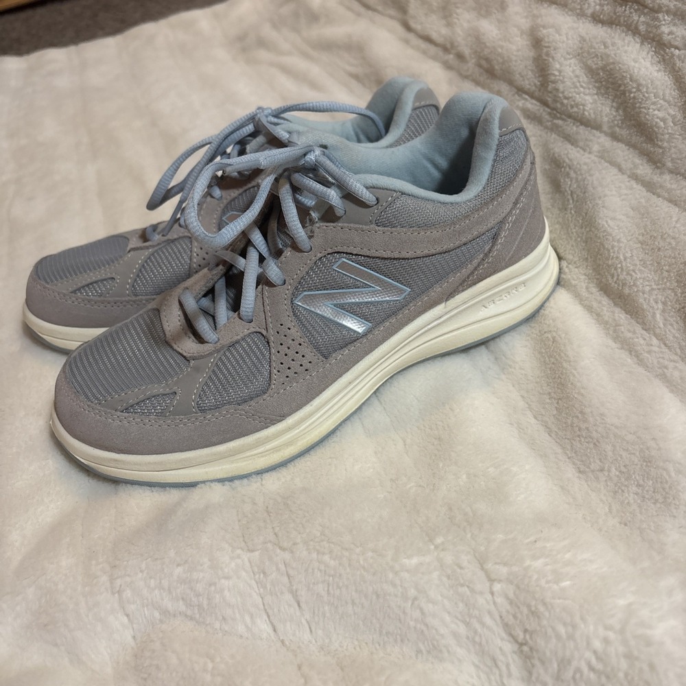 New Balance Size 7.5 Walking Shoe Women's Silver Blue Athletic Tennis Sneaker - Picture 3 of 11